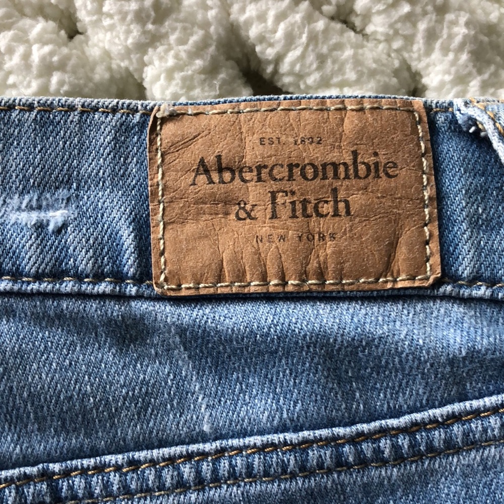 Abercrombie & Fitch‎ distressed women’s jeans. Size 28. “Perfect stretch”. EUC - Picture 6 of 7